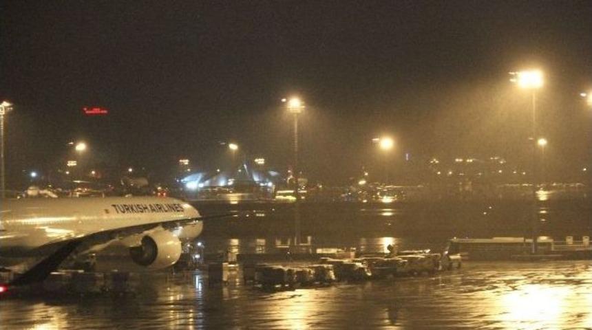 Kar Yağışı Atat&uuml;rk Havalimanı&rsquo;nda Da Etkili Oldu