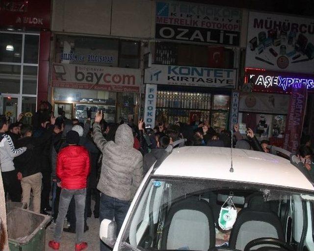 Konya’da Hdp İl Binasına Saldırı