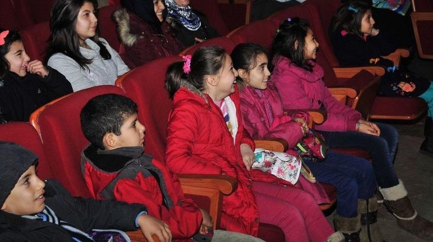 Kent Tiyatrosu Nisan&rsquo;ı &Ccedil;ocuklara Masallar&rsquo;la Karşılıyor