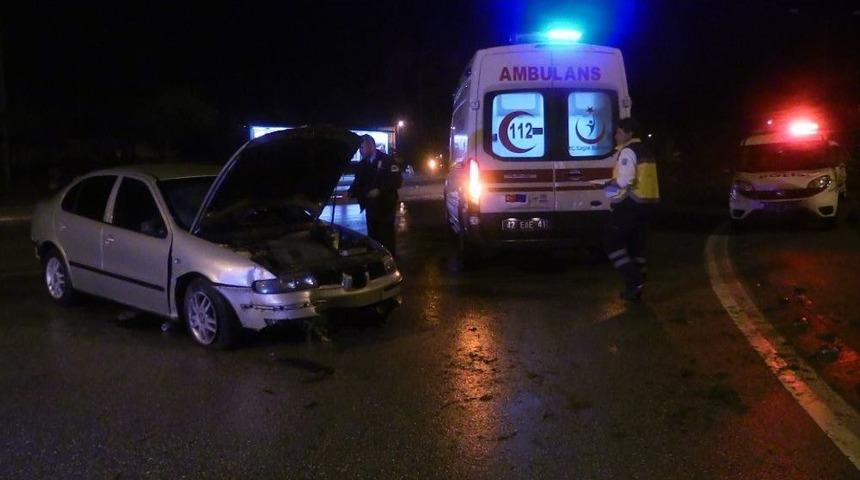 Kontrolden &Ccedil;ıkan Otomobil Ağa&ccedil;lara &Ccedil;arparak Durabildi