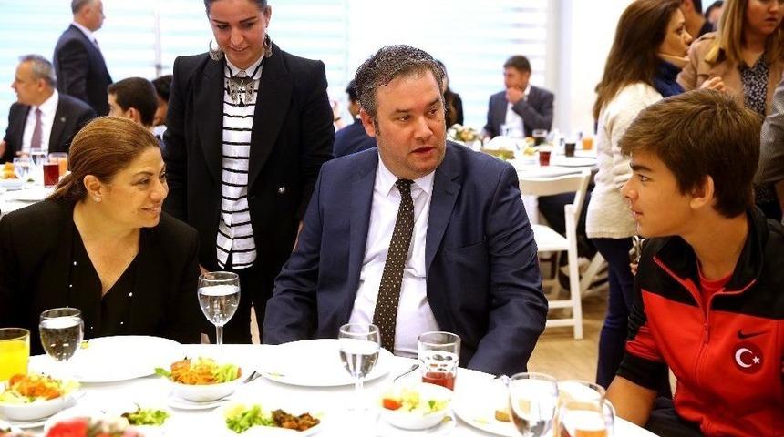 Buca&rsquo;nın Madalyalı Sporcularına Teşekk&uuml;r