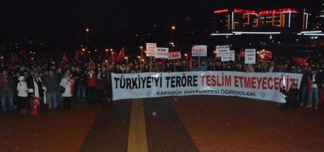 Karabük Üniversitesi'nde 5 Bin Kişiyle 'teröre Lanet' Yürüyüşü