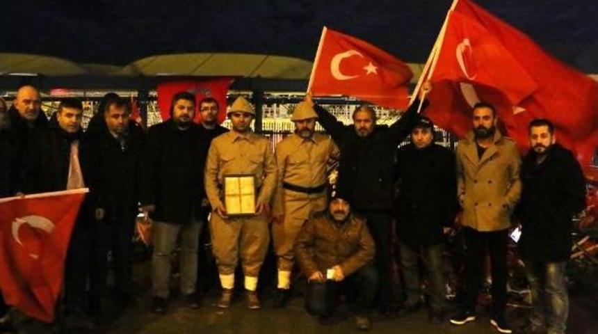 Şehit Polisler I&ccedil;in N&ouml;bet Tuttular