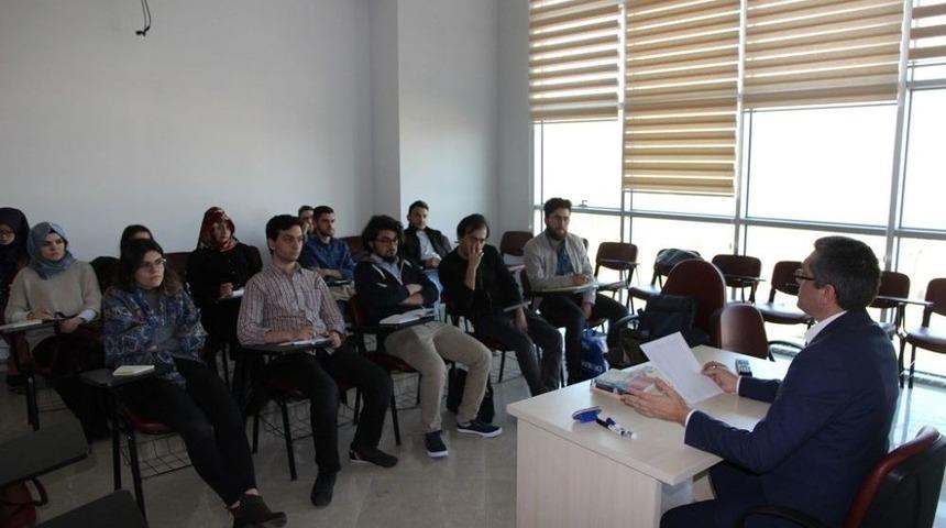 Akademi &Uuml;niversite&rsquo;de Yakın&ccedil;ağ T&uuml;rk Tarihi Ele Alındı