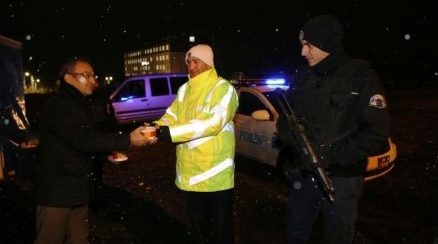 Nevşehir Valiliği, Polis Ve Askere &Ccedil;orba İkram Etti
