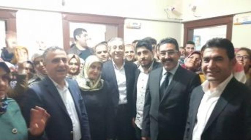 Ak Partili Heyetten Bağlar İl&ccedil;e Teşkilatına Ziyaret