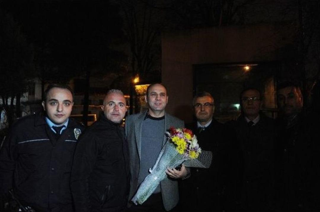 (&ouml;zel Haber) Mahalleliden "polisimin Yanındayım" Ziyareti