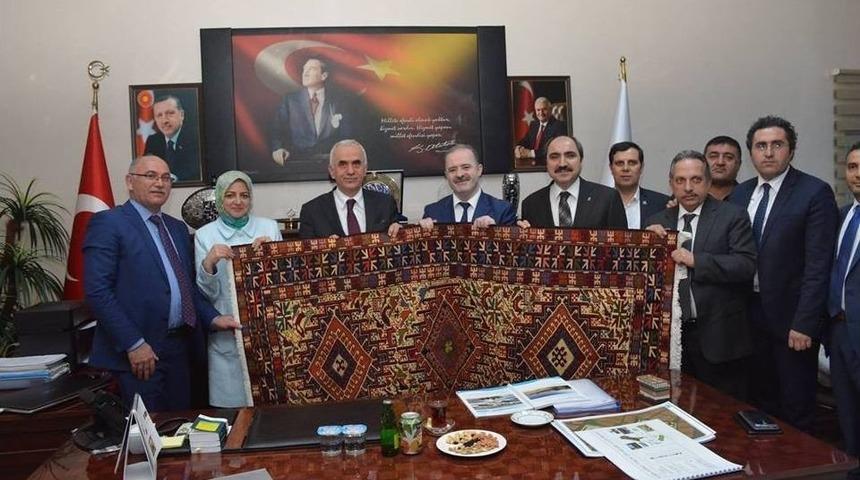 Ak Parti&rsquo;li Kaya&rsquo;dan Başkan &Ouml;zg&ouml;k&ccedil;e&rsquo;ye &Ouml;vg&uuml;