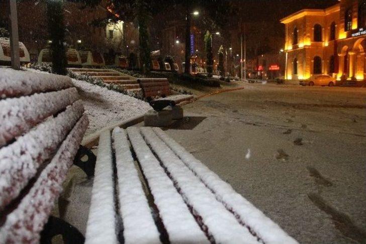 Kar Yağışı Elazığ’ı Beyaza Bürüdü G1