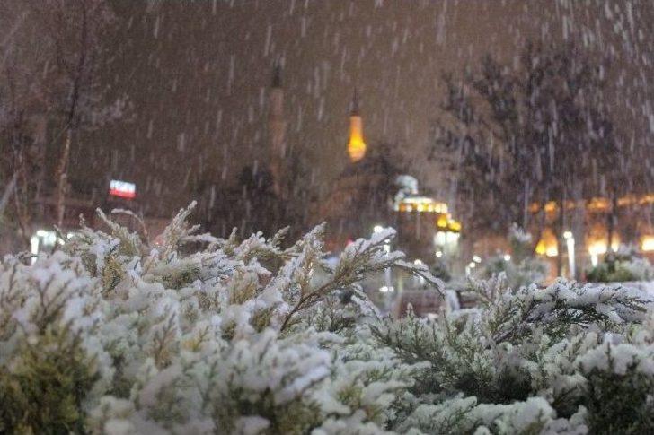 Kar Yağışı Elazığ’ı Beyaza Bürüdü G2