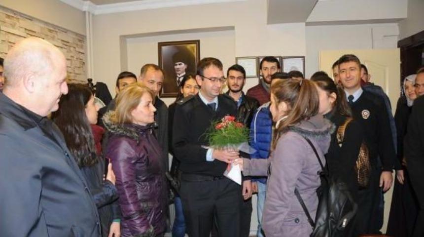 Yurtlarda Kalan &Ouml;ğrencilerinden Polis Merkezine Ziyaret