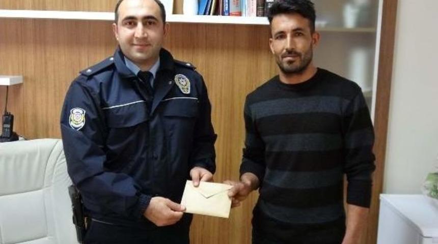 Bbulduğu 1000 Lirayı Polise Teslim Etti