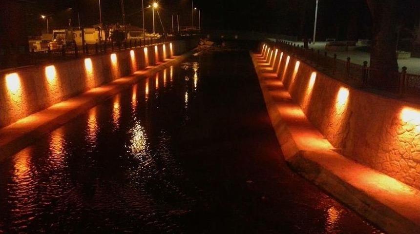 Ak&ccedil;akoca Geceleri Işıl Işıl