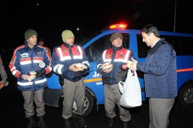 Nevşehir’De Valilik Çorba Dağıttı