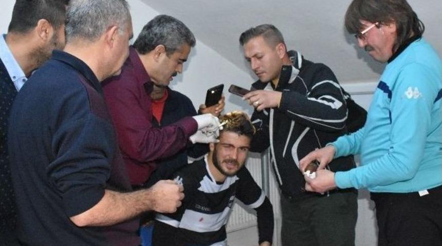 Kafası Yarılan Futbolcuya Belediye Başkanı Dikiş Attı