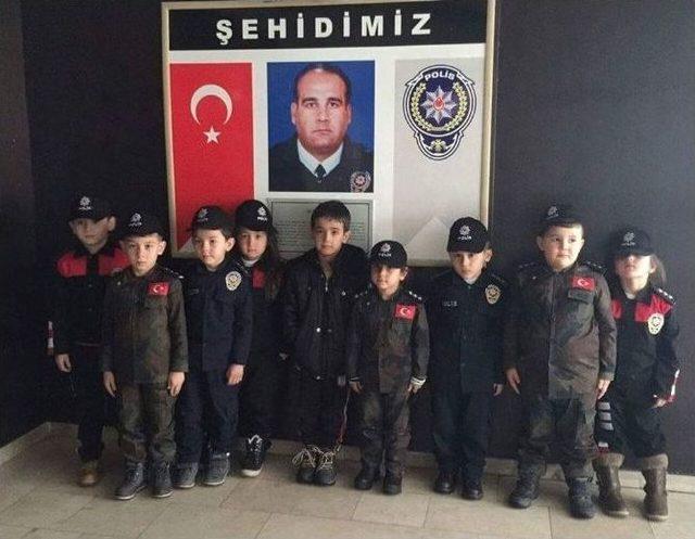 İlkokul Öğrencilerinden Polislere Ziyaret