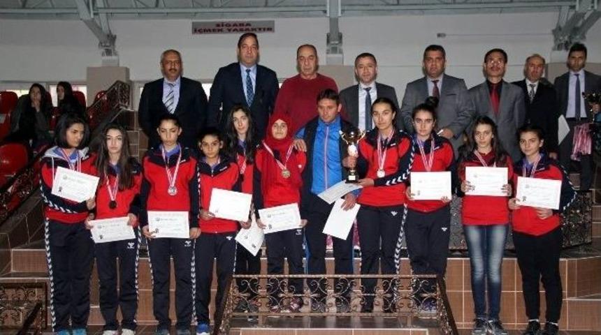 Gen&ccedil;ler Voleybol M&uuml;sabakaları Tamamlandı