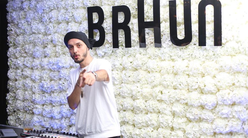 Braun ve Burcu Biricik Ev Sahipliğinde Yaza Veda Partisi Düzenlendi