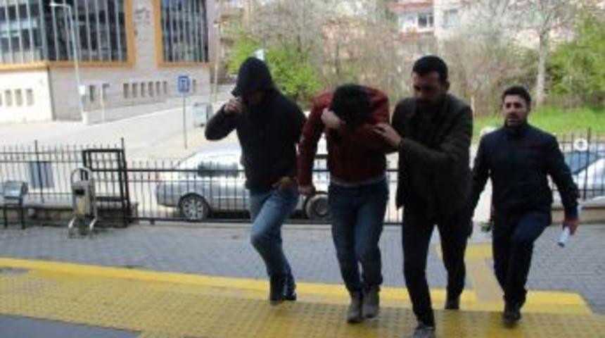 G&ouml;zaltına Alınan Torbacılar Adliyeye Sevk Edildi