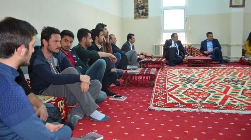 &Ouml;ğretmenler Kitap Okuma Etkinliğinde Bir Araya Geldi