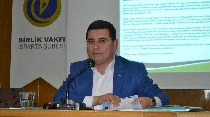 T&uuml;t&uuml;nc&uuml;, Isparta&rsquo;da Yeni Anayasa Ve Cumhurbaşkanlığı H&uuml;k&uuml;met Sistemi&rsquo;ni Anlattı.