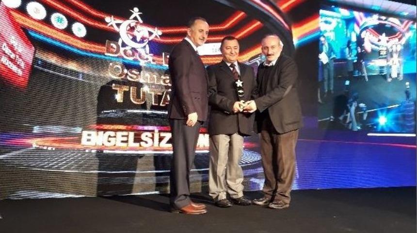 Anadolu &Uuml;niversitesi &Ouml;ğretim &Uuml;yesi Do&ccedil;. Dr. Tutal&rsquo;a &ldquo;engelsiz D&uuml;nya&rdquo; &Ouml;d&uuml;l&uuml;