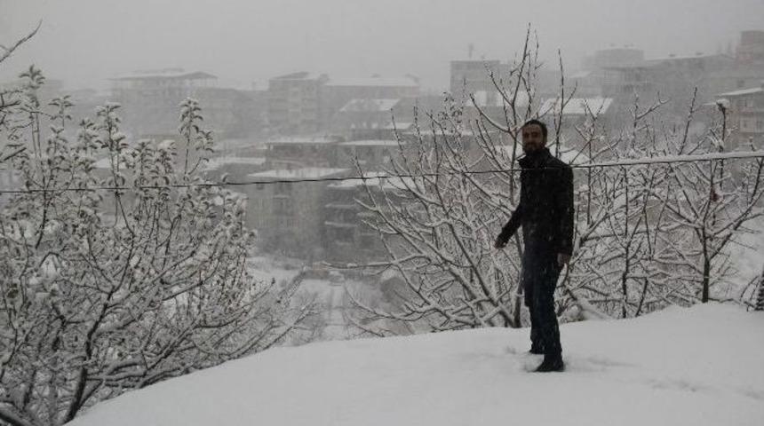 Hakkari&rsquo;de 14 K&ouml;y Ve 29 Mezra Yolu Ulaşıma Kapandı