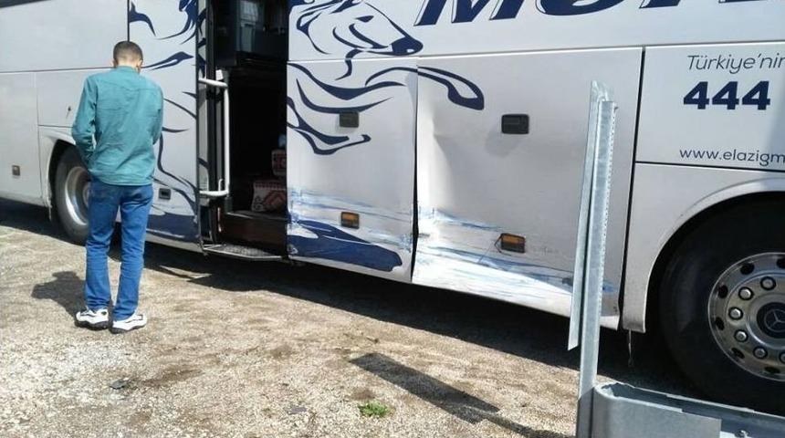 Ak&ccedil;adağ Yol Ayrımında Kaza: 1 Yaralı