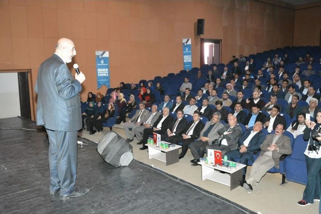 Virnşehir Kaymakam &Ouml;mer &Ccedil;imşit Ekonomi Kul&uuml;b&uuml;&rsquo;n&uuml;n D&uuml;zenlediği Konferansa Katıldı.