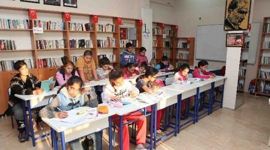 Bayraklı Kütüphanelerinde Her Gün Bir Etkinlik