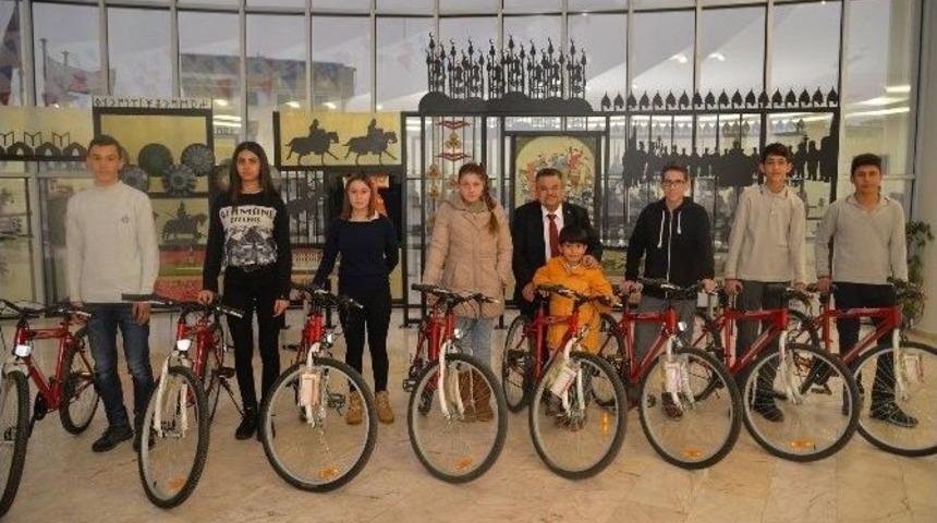 Başkan Yağcı, Başarılı Öğrencileri Ödüllendirdi