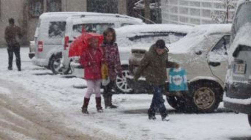 &Ccedil;elikhan&rsquo;Da Okullar Bir G&uuml;n Tatil Edildi