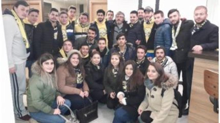 Fenerbahçeli Taraftarlardan Osmanlıspor’a Sürpriz Ziyaret