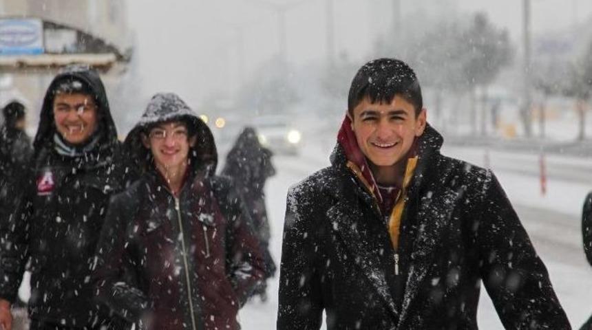 Ahlat’ta Kar Yağışı