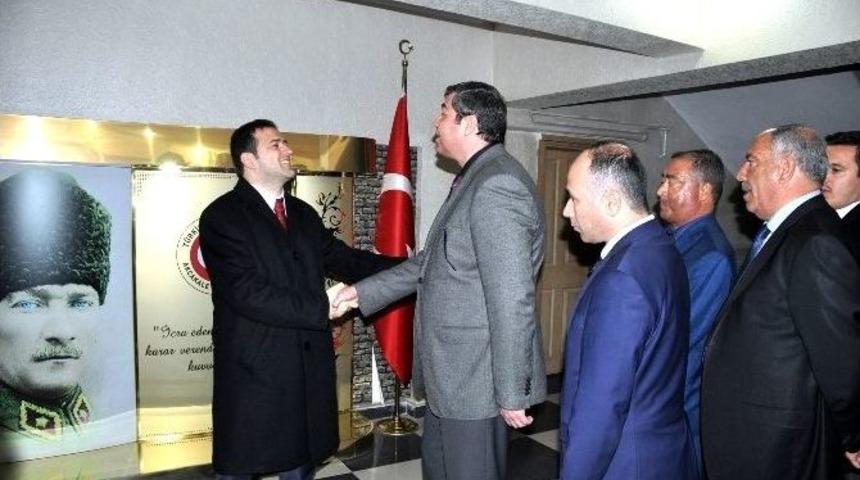 Ak&ccedil;akale Kaymakamı Ey&uuml;p Fırat Vatandaşlarla Vedalaştı