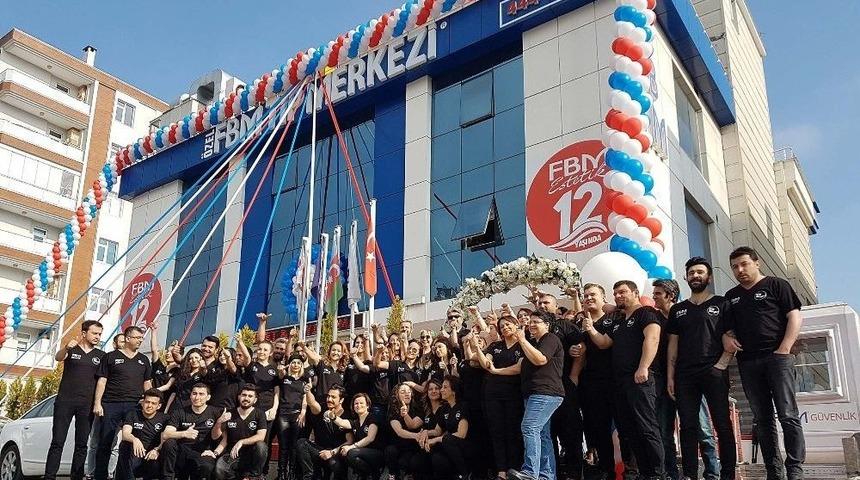 Fbm 12&rsquo;nci Yaşını &Ccedil;alışanlarıyla Kutladı
