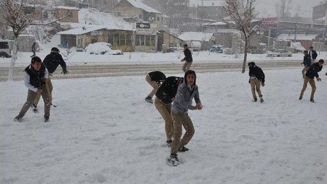 Yüksekova’da Tar Tatili