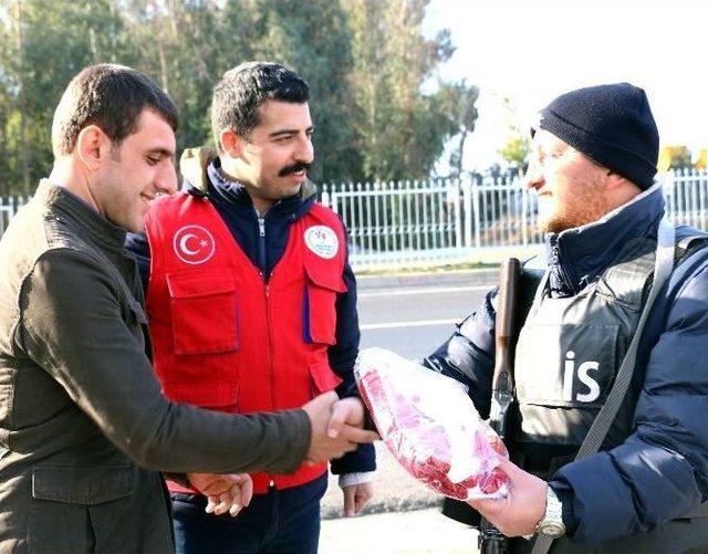 Aydın Gençlik Merkezi’nden Soğukta Nöbet Tutan Polislere Sıcak Destek