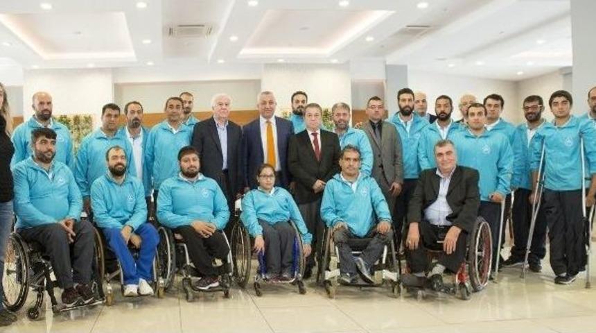 Engel Tanımayan Sporcular Yemekte Buluştu