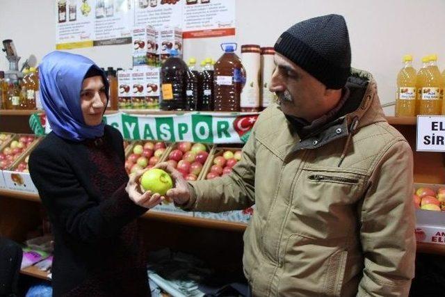 Ay-yıldızlı Elma Görenleri Şaşırttı