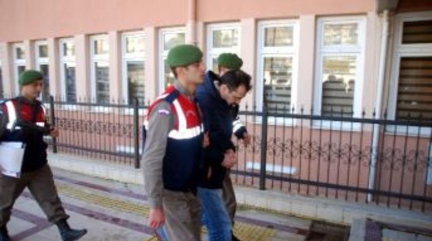 Aranan Ş&uuml;pheli Kahvede Otururken Yakalandı