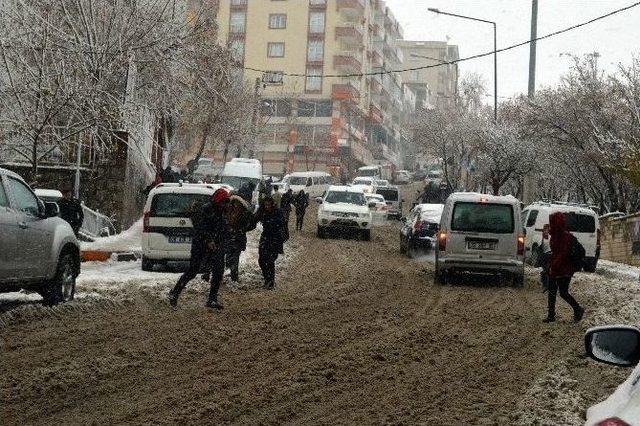 Şırnak’ta Eğitime Kar Arası