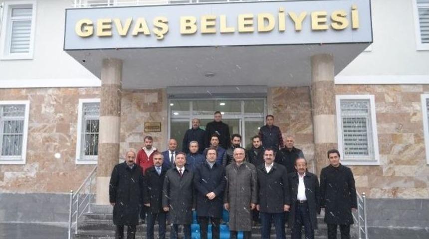Başkan Yılmaz Gevaş&rsquo;ta