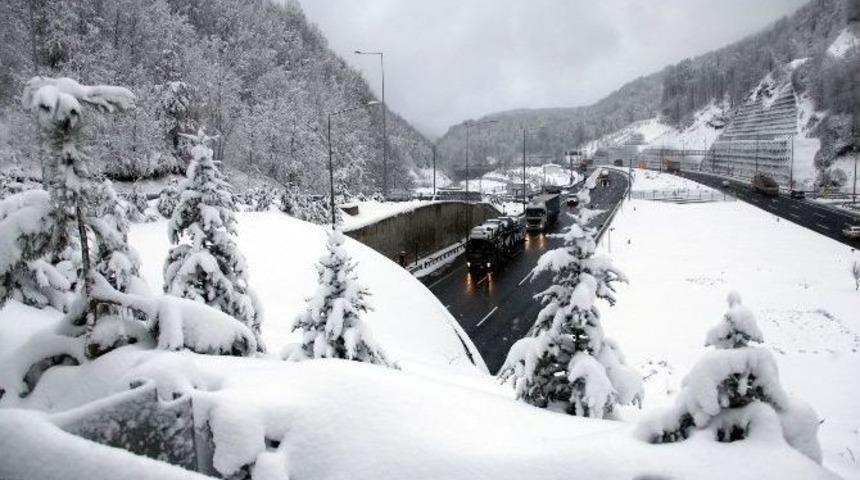 Bolu Dağı&rsquo;nda Uzun Ara&ccedil; Kuyrukları Oluştu