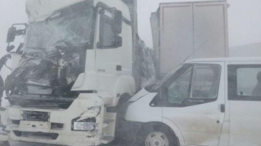 Sivas&rsquo;ta Zincirleme Kaza: &Ccedil;ok Sayıda Yaralı Var