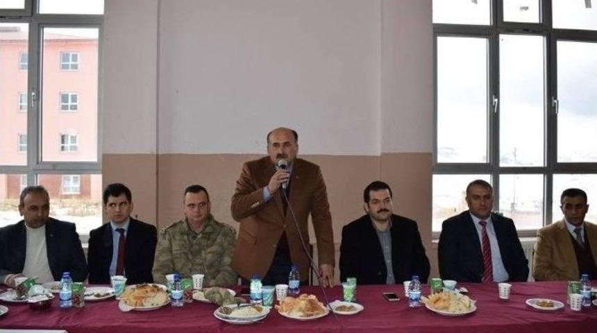 Şenkaya Belediyesinden Kaymakam &Ouml;zkan&rsquo;a Veda Yemeği