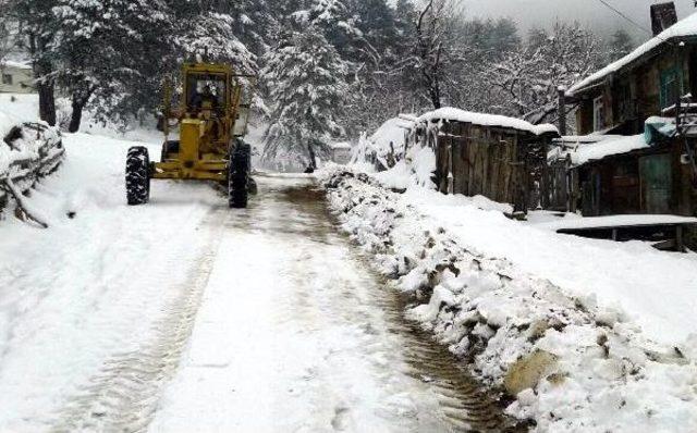 Bartın'da Kar 41 Köy Yolunu Ulaşıma Kapattı