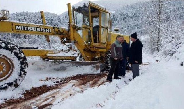 Bartın'da Kar 41 Köy Yolunu Ulaşıma Kapattı