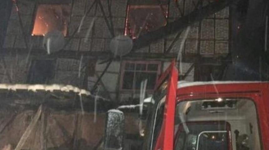 Yangında Ev Kullanılmaz Hale Geldi