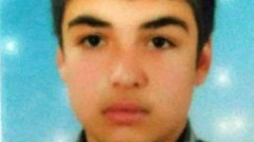 Aracın İ&ccedil;erisine Sızan Gazdan Zehirlenen Gen&ccedil; &Ouml;ld&uuml;